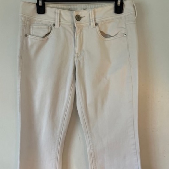 American Eagle Outfitters Denim - American Eagle Stretch Straight Leg Raw Hem Low Rise Size 6 Regular White